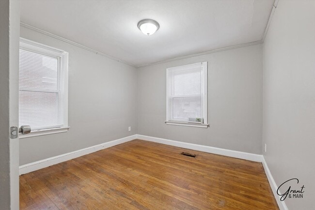 Building Photo - $1400 3 bedroom