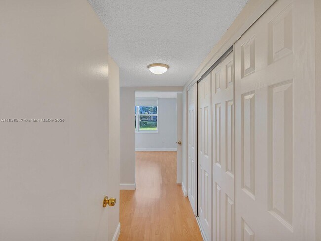 Building Photo - 9451 Evergreen Pl