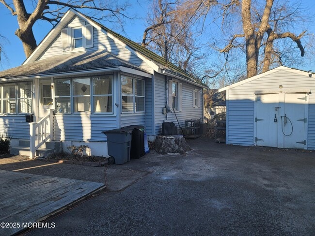 Building Photo - 19 Oak Terrace