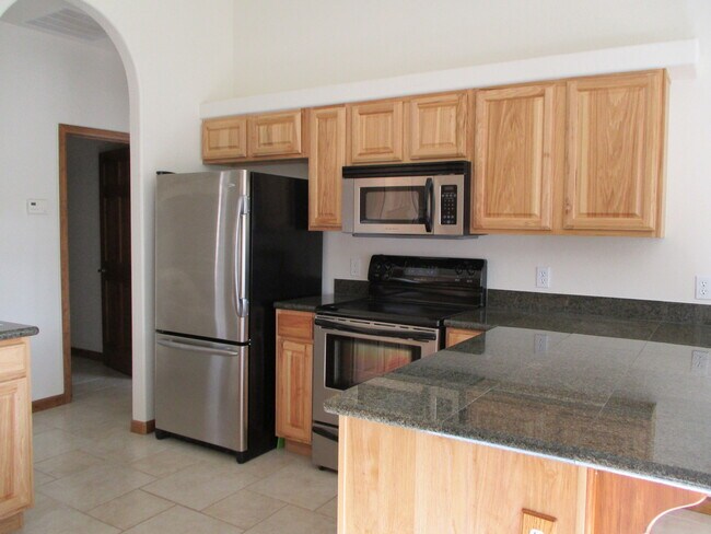 Building Photo - Unfurnished 3 Bed, 2 Bath Home for Rent in Lake Forest