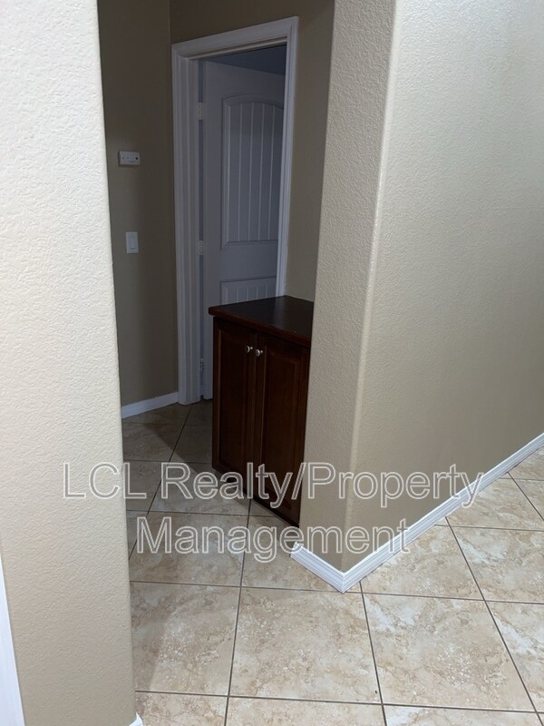Building Photo - 30364 Skipstone Way