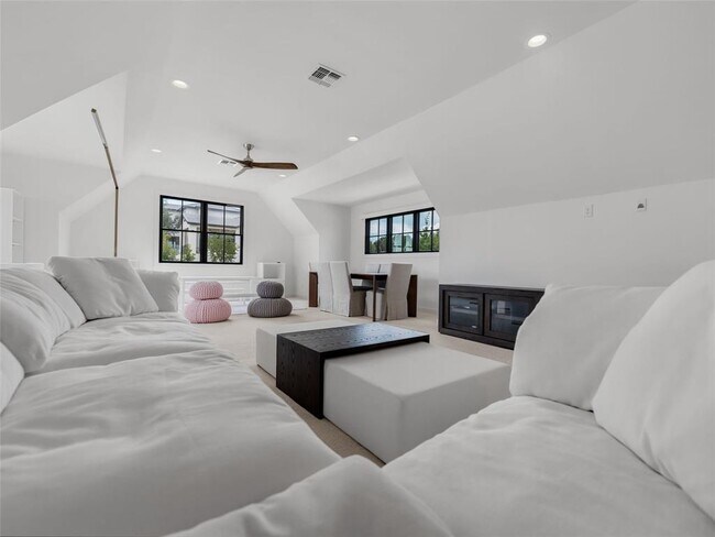 Building Photo - 505 Mission Bell Cv