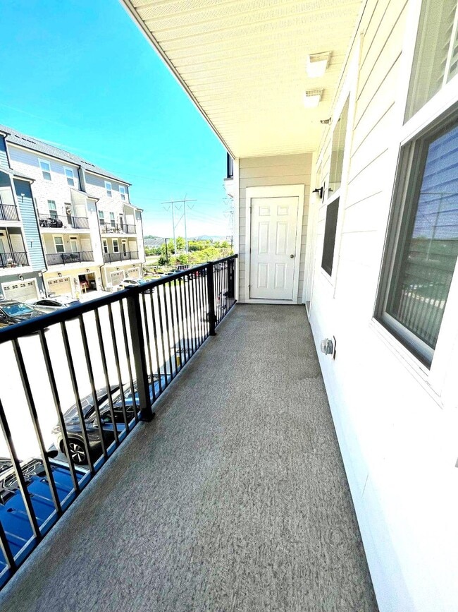 Building Photo - 14955 River Walk Way