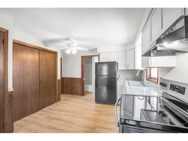 Building Photo - 857 Bradley Ave