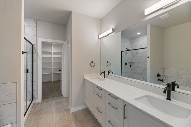 Building Photo - AVAILABLE NOW! 3 BEDROOM TRIPLEX LOT LOCATED ON 1-ACRE LOT IN MIDLOTHIAN, TX!