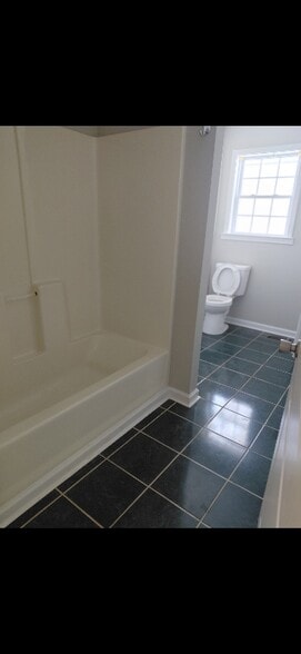 Building Photo - 134 River Rd