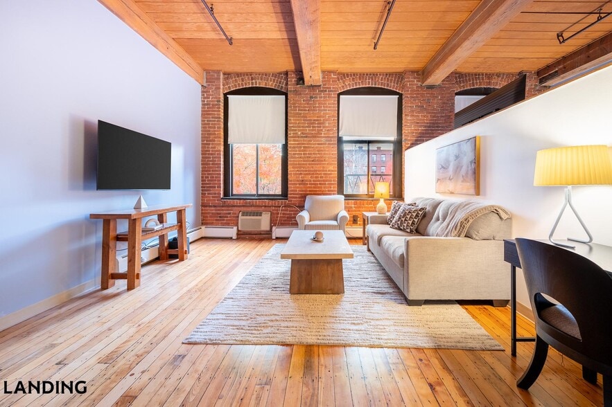 Building Photo - 45 Willow St