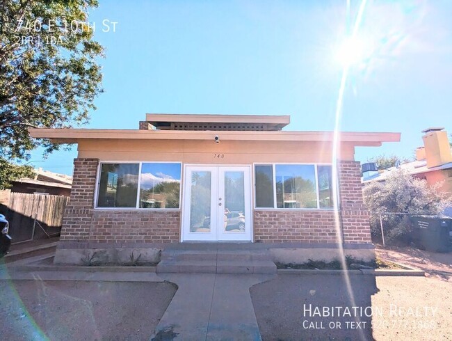 Building Photo - Remodeled 1924 Craftsman 2Bed/1Bath + Offi...