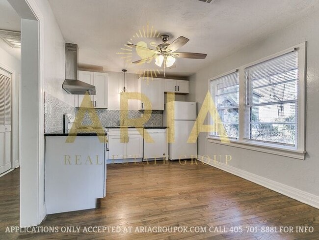 Building Photo - *AVAILABLE NOW!!* 2 Bed/2 Bath Duplex Supe...