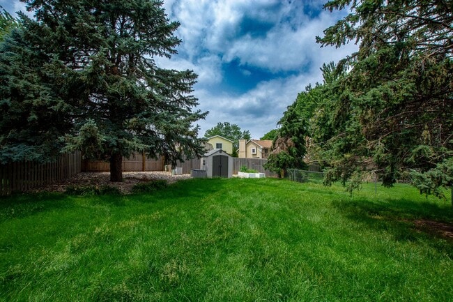Building Photo - Super Cute 3 Bedroom / 2.5 Bath Home!