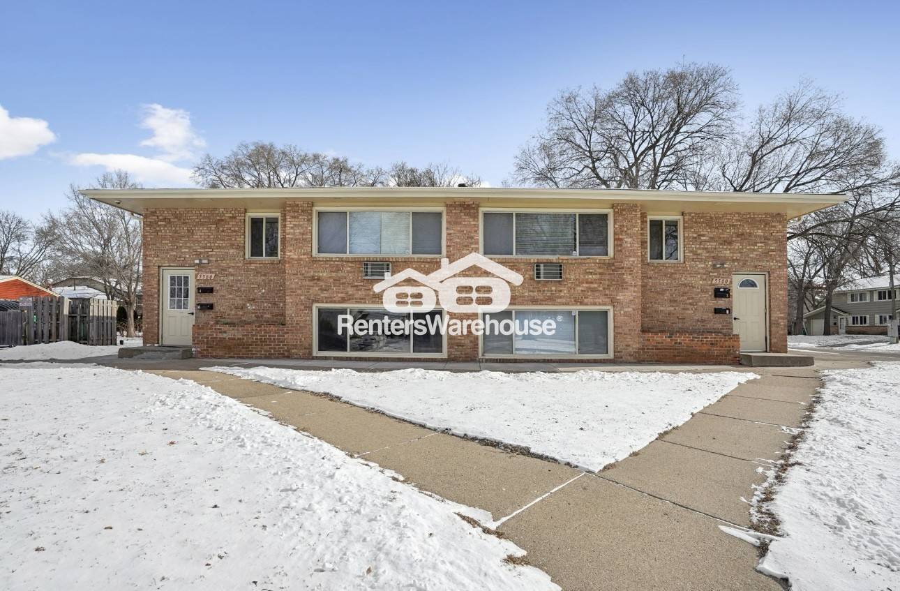 Building Photo - 5500 N Bryant Ave