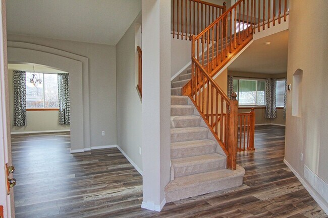 Building Photo - 1319 Iris Cir