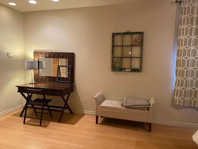 Building Photo - Fully furnished rental in downtown Anchorage