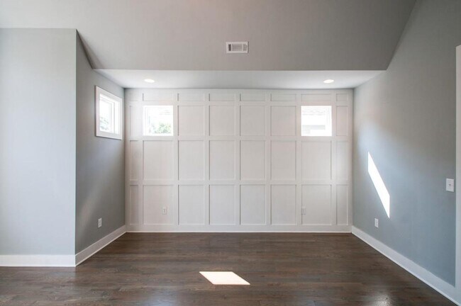 Building Photo - Stunner in the Arts District