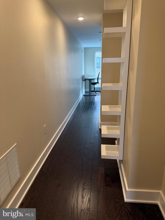 Building Photo - 1651 E Eyre St