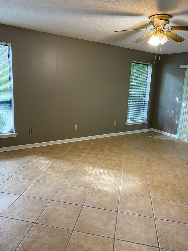 Building Photo - 56105 Diamondhead Dr E