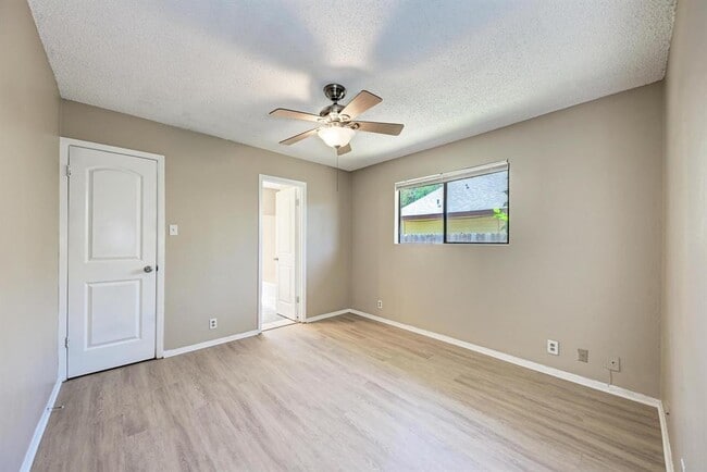 Building Photo - 12408 Deer Falls Dr