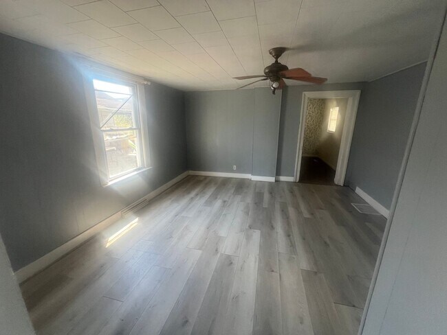 Building Photo - Updated Large 1 Bed/ 1 Bath in Gallipolis City