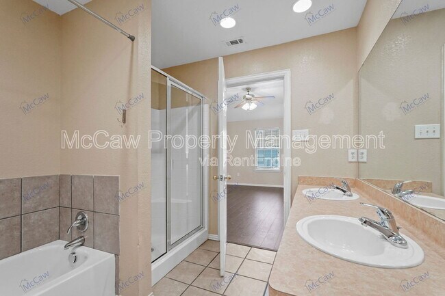 Building Photo - 2319 Great Light Dr