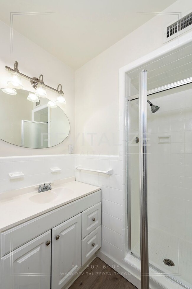 Building Photo - Fully Renovated 3 Bed 2 Bath Home!