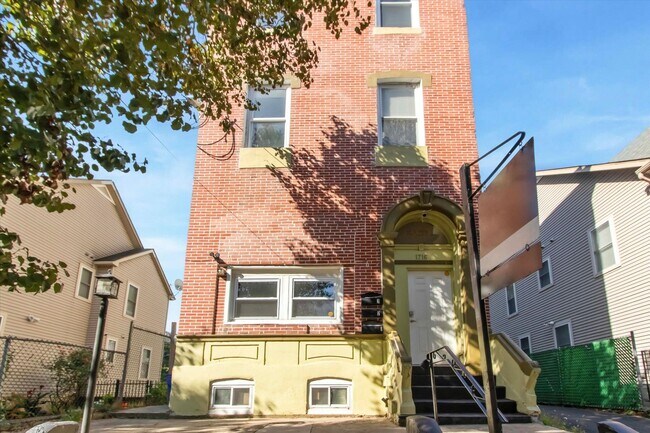 Primary Photo - 1716 N 18th St