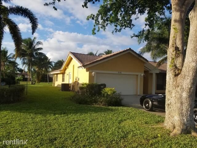 Building Photo - 2 br, 2 bath House - 7175 NW 4th Ave
