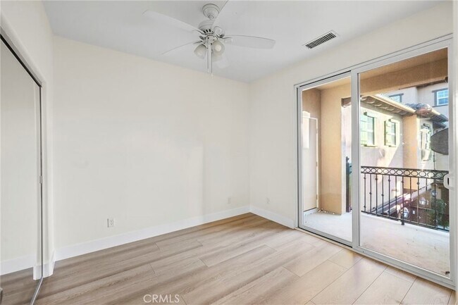 Building Photo - 19 Vinca Ct