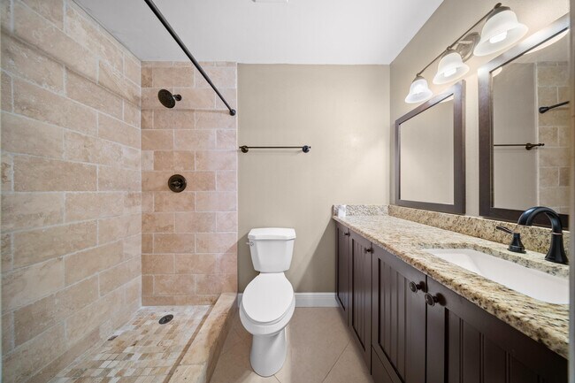 Building Photo - 2319 Tamarind Dr