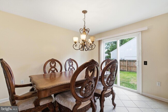 Building Photo - 10205 Balsamwood Dr