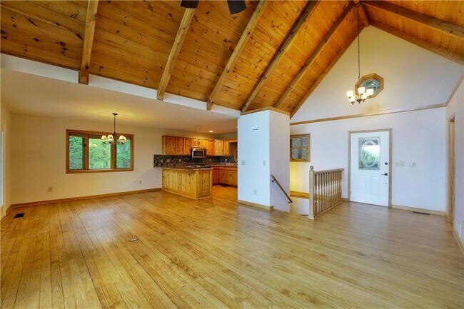 Building Photo - 127 Columbine Dr
