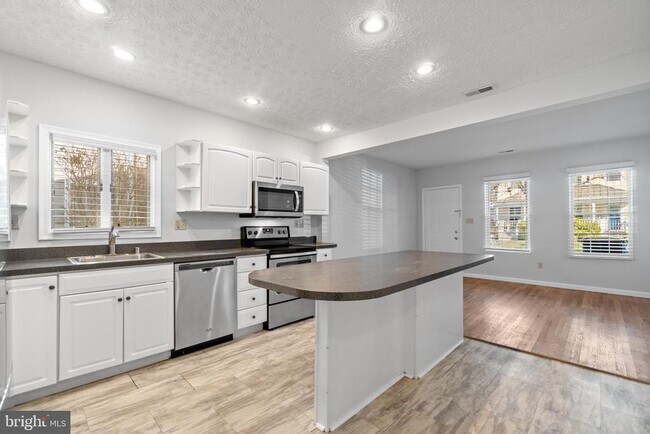 Building Photo - 516 Second St