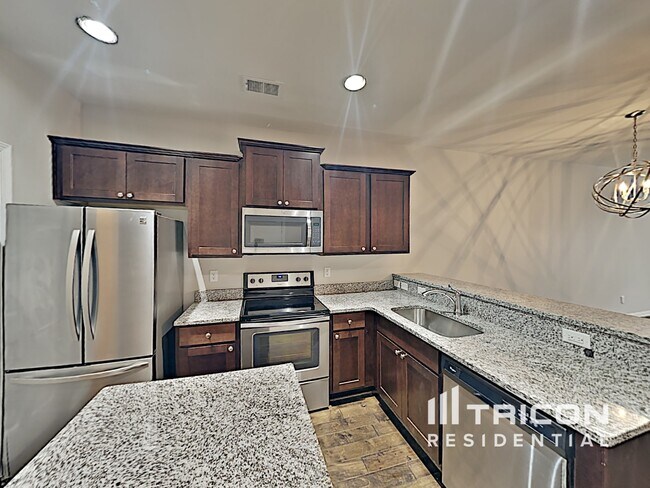 Building Photo - 409 Riverwood Ct