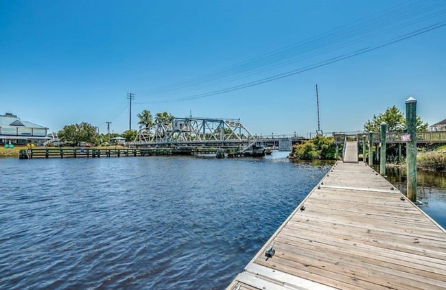 Building Photo - 137 Marblehead Dr