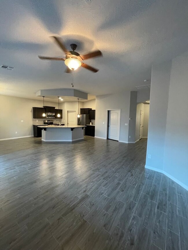 Building Photo - Home in Hayden Estates 3 bedroom, 2 bath with a 3 car garage