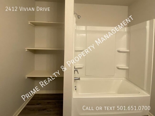 Building Photo - 2412 Vivian Dr