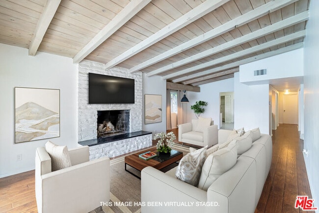 Building Photo - 5652 Fallbrook Ave