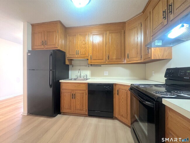 Building Photo - 666 Broad St