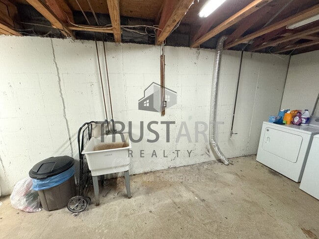 Building Photo - 9192 Ellie Dr