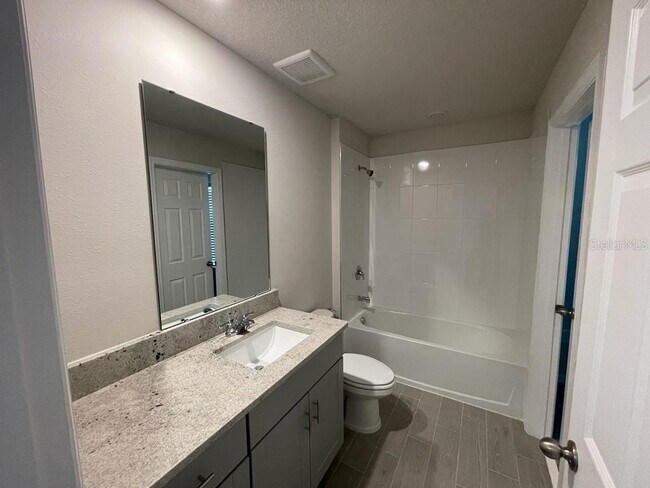 Building Photo - 407 Legacy Lp
