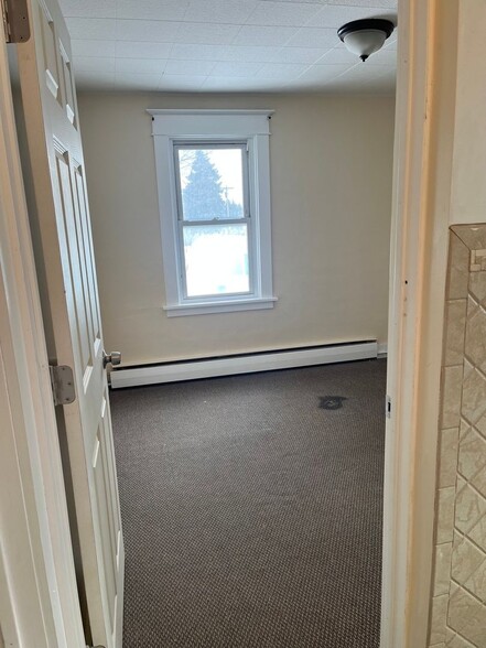 Building Photo - 11 Kaufman Dr