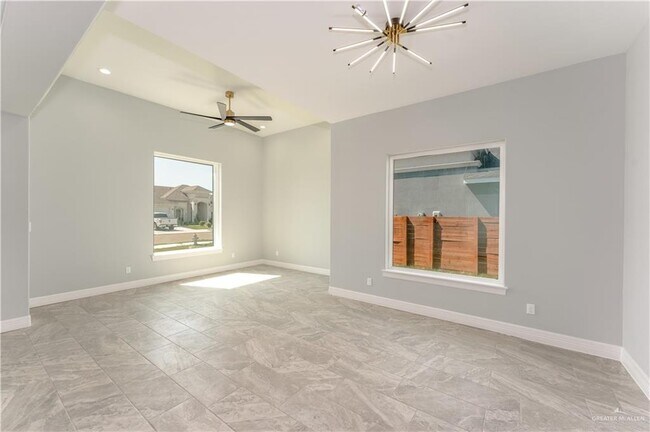 Building Photo - 1711 Lago Delton
