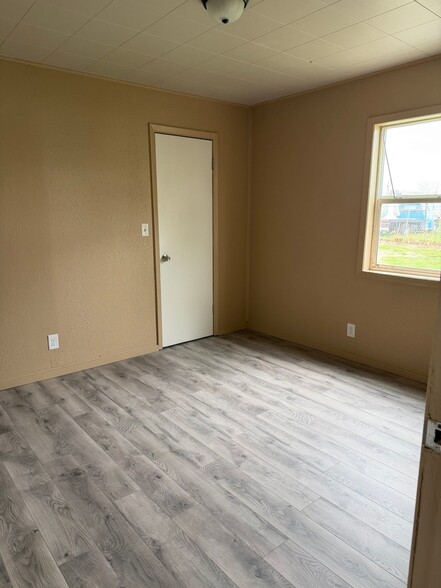 Building Photo - 713 S Billings Blvd