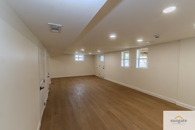 Building Photo - 6510 Kriel St