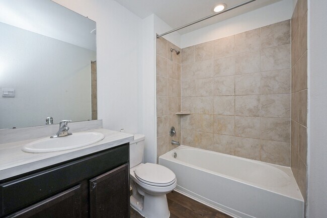 Building Photo - 2342 Spruce Clf Ln