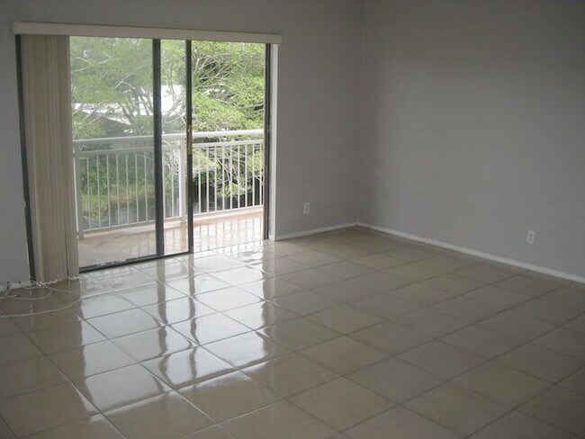 Building Photo - 605 S Pine Island Rd