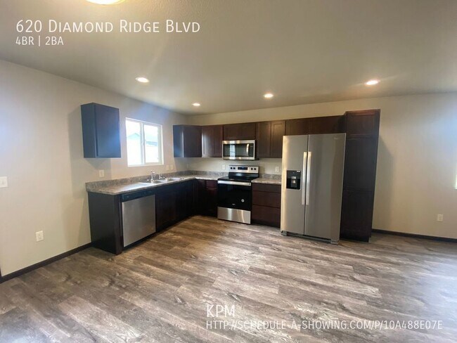 Building Photo - 4 BED | 2 BATH | DOUBLE GARAGE | RAPID VALLEY