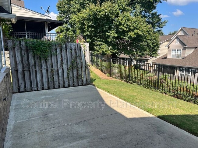 Building Photo - 409 Falling Rock Way