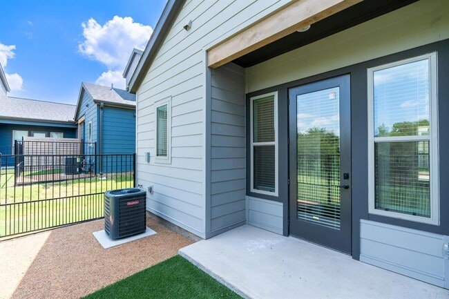 Building Photo - 1415B Forward Dr