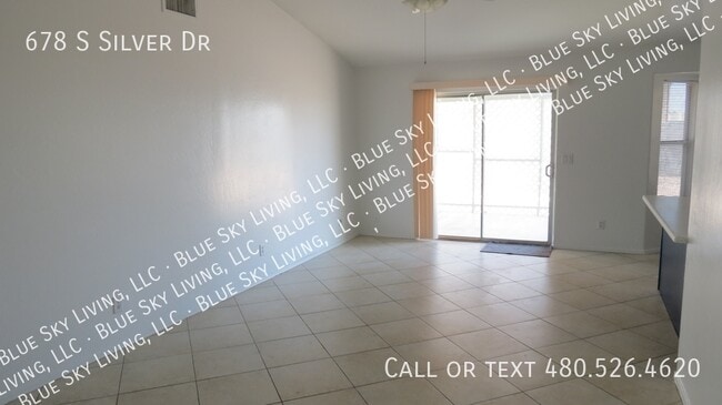 Building Photo - 678 S Silver Dr
