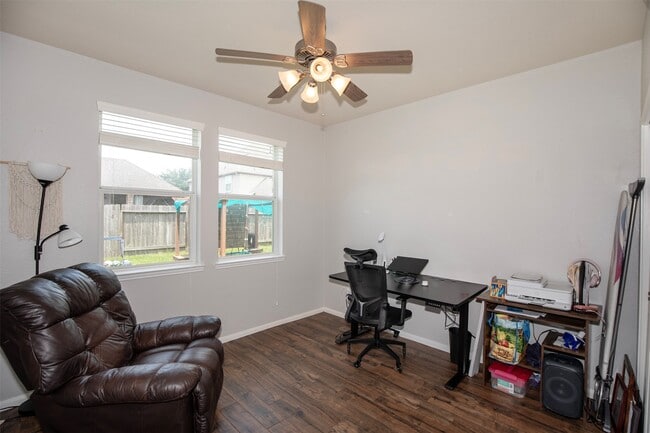 Building Photo - 2110 Stonehollow Ct